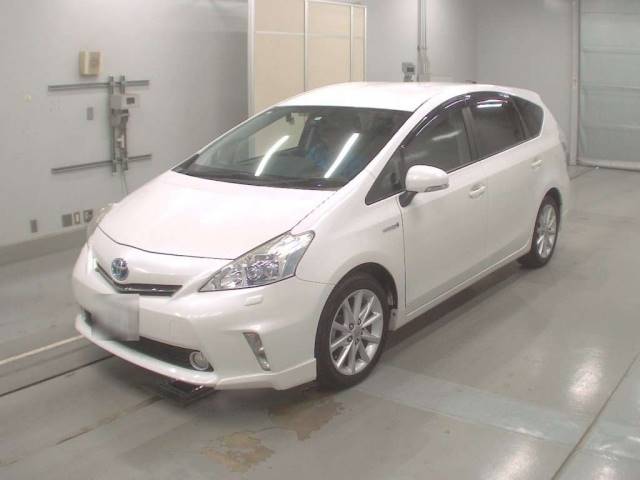 30725 TOYOTA PRIUS ALPHA ZVW41W 2012 г. (CAA Tokyo)